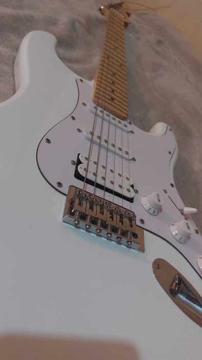 Электрогитара fender replic STRATOCASTER HSS