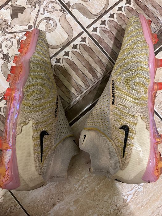 Футбольные бутсы Nike phantom