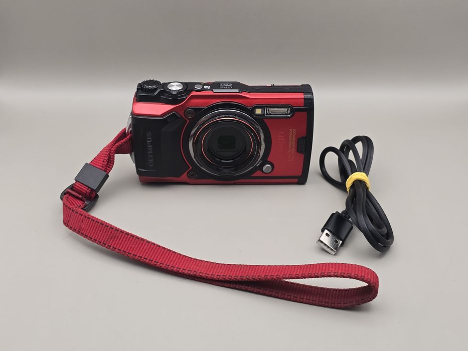 Camera subacvatica Olympus Tough TG-6 (varianta roșie / Red)