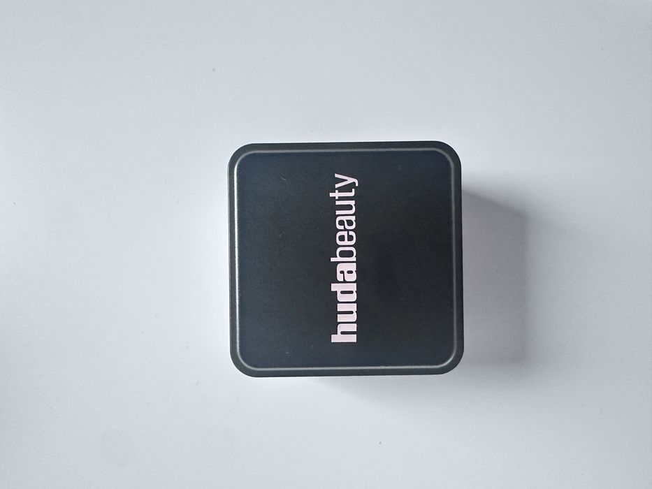 Huda beauty- cupcake powder