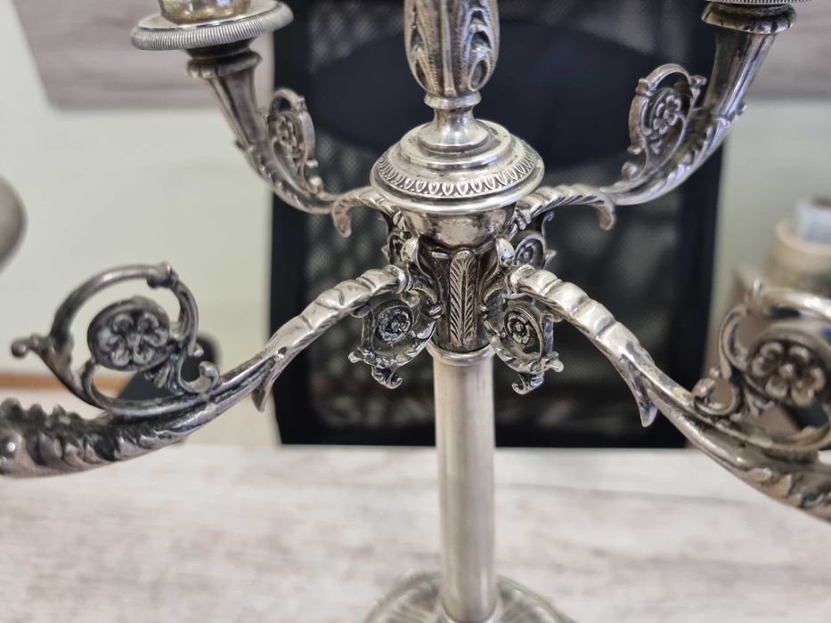 Стар сребърен свещник