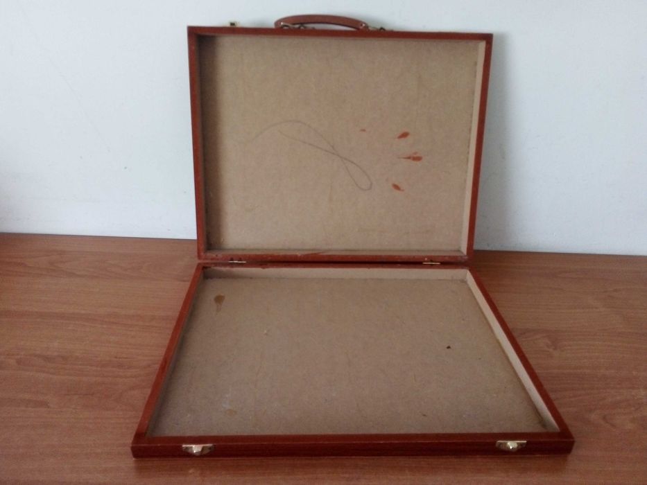 Кутия кейс от пури, празна