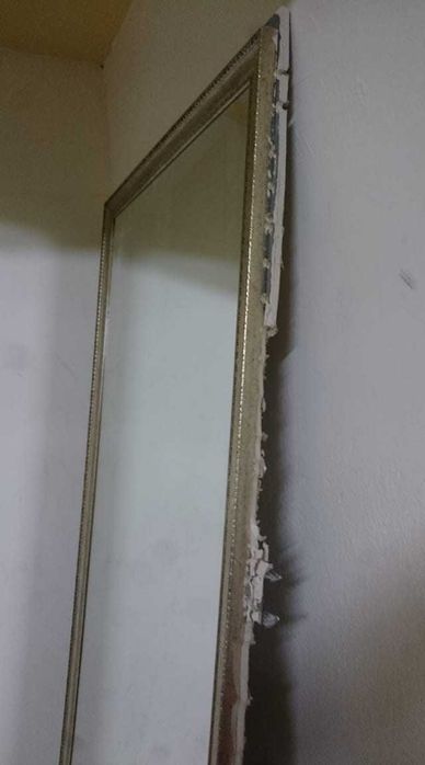 Огледало. Високо и качествено. За магазин, офис или дом.