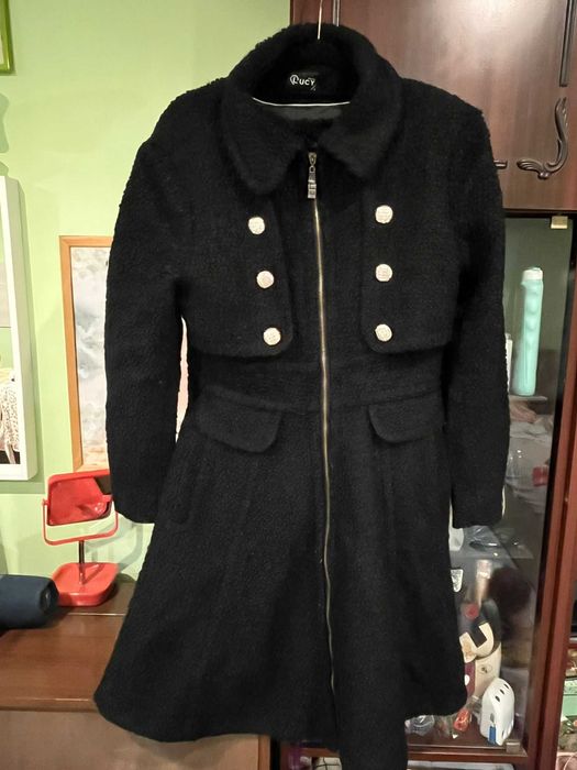Lucy Черно разкроено палто с копчета