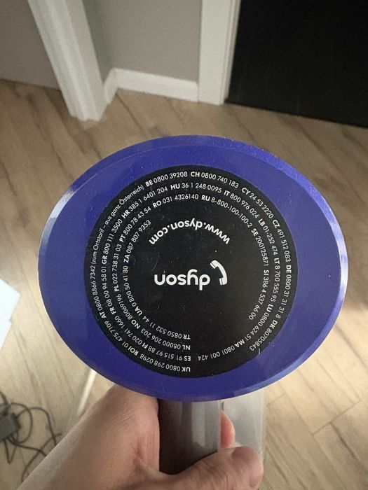 Dyson пылесос V8