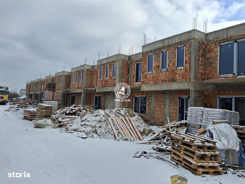 Case insiruite , 4 camere , P+1E - central in Valea Lupului