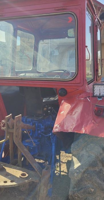 Vând Tractor U 445 de la proprietar