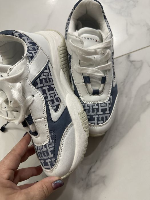 Оригинални детски маратонки Tommy Hilfiger  номерът е 34