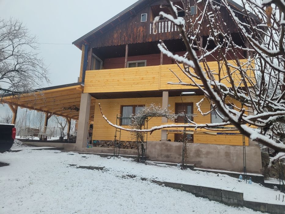 Cabana "Bârlogul ursilor" /TOPLITA 900 lei pe noapte