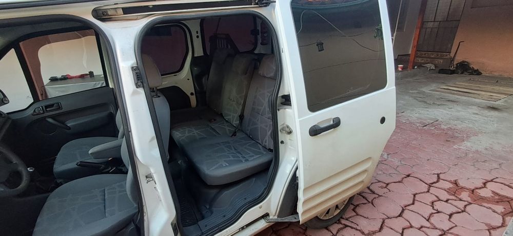 Vând Ford tourneo connect an 2010