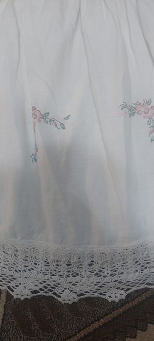 Poale costum popular