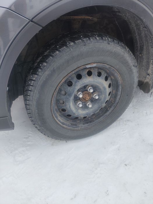 Продам комплект зимних шин на дисках