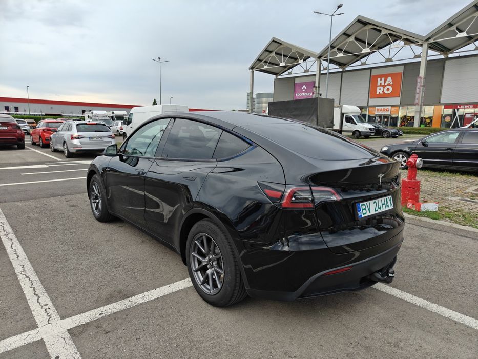 TESLA Model Y 2024 — imagine 4