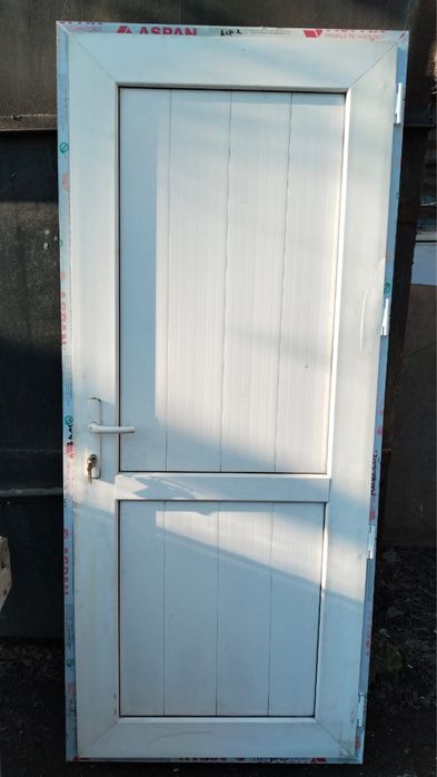 Форточки новые. Дверь б/у