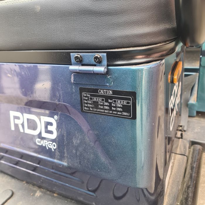 Vând triciclu electric RDB CARGO motor 2000w