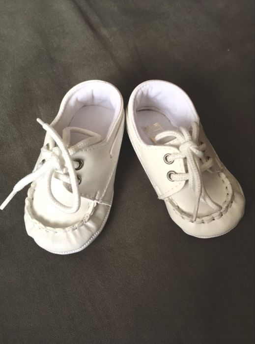 PANTOFI NOI, 0-3 luni, albi, bebe, fetita/baiat
