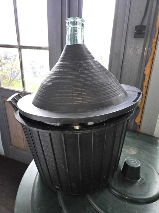 Damigeană sticlă 54L – Italia , cos protectie– stare impecabilă