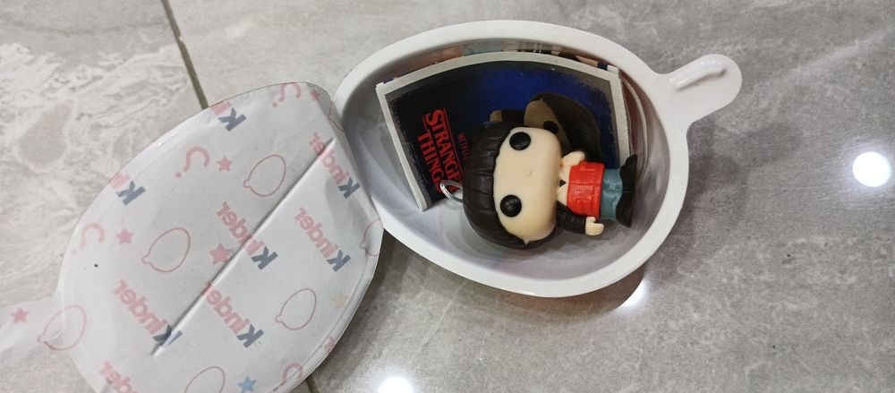 Игрушку очень странные дела