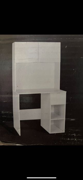 Бюро с горен шкаф