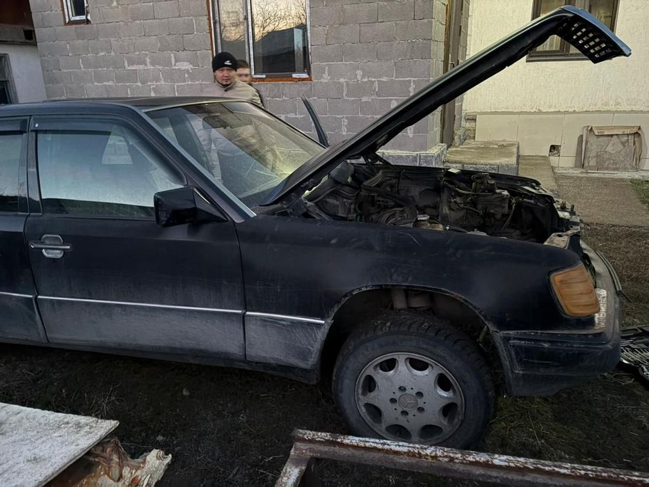 Мерседес 124 е230