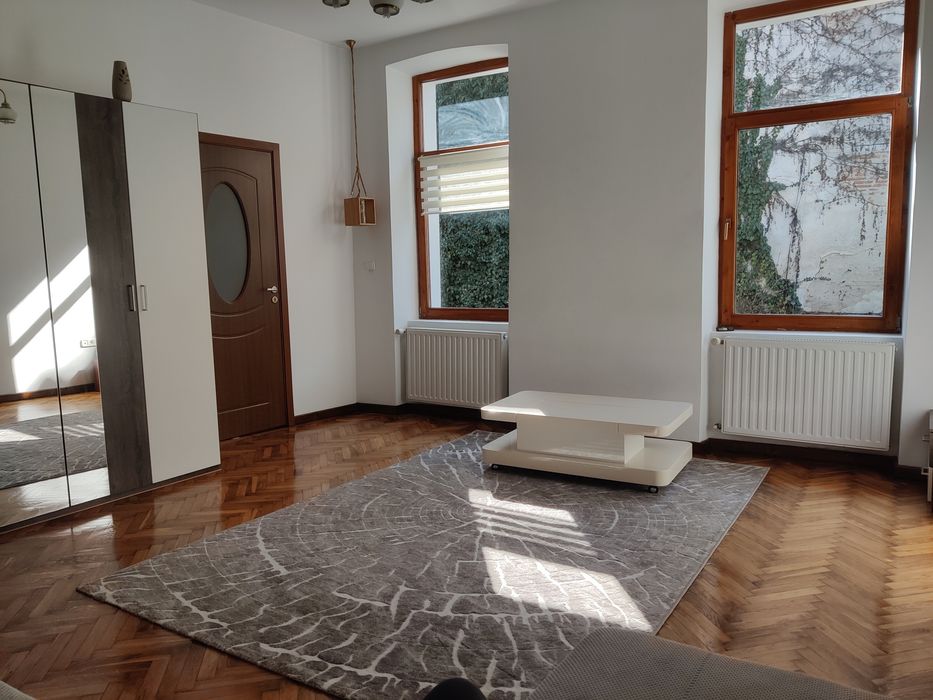 Apartament premium în centru, liniște și lumină naturală