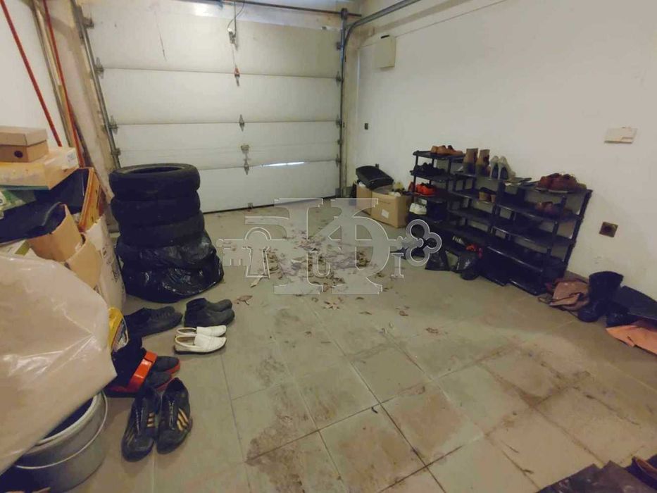 Продава се Къща в Добрич, Дружба 1 - 410 кв.м за 561 €/кв.м - Снимка #15