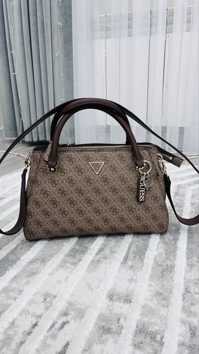 Сумкт Guess из Америки