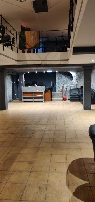 Vand imobil , casa + beci, fost club/ sala de evenimente