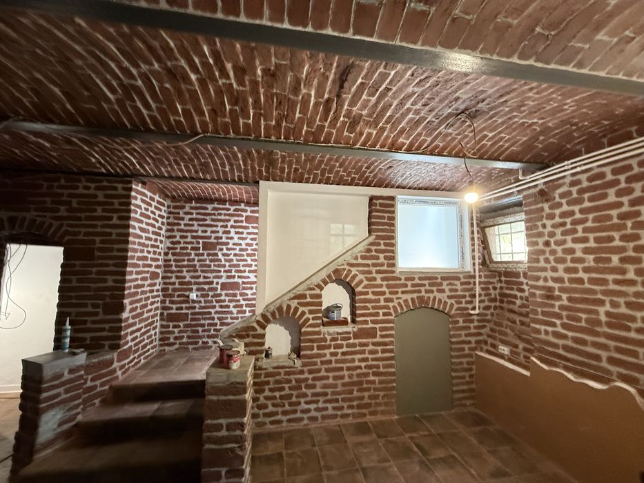 Spatiu central cu deschidere la strada Iuliu Maniu