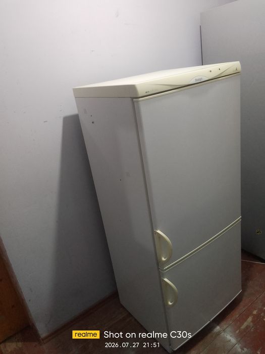 Продаем холодильник
