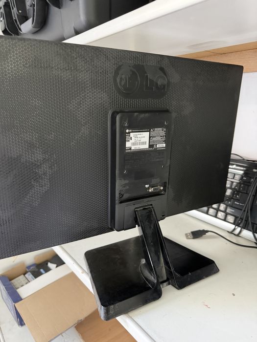 Монитор Lg рабочий без зарядки