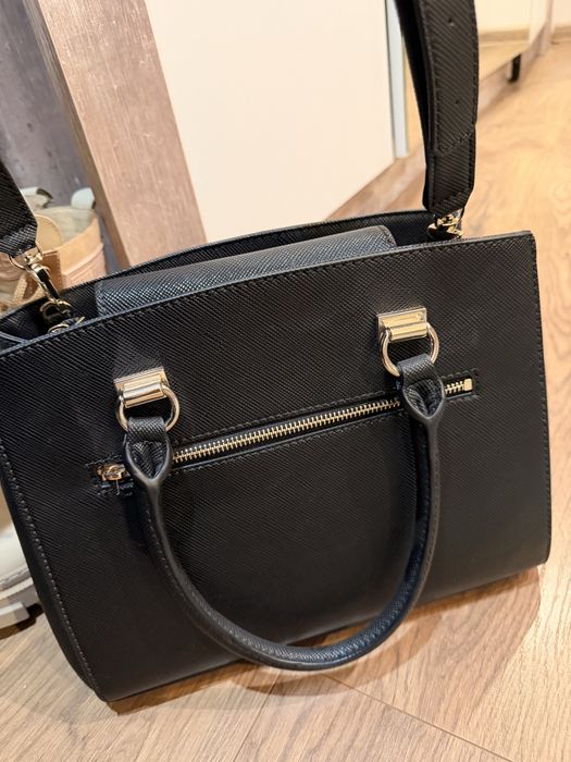 Чанта Guess чисто нова