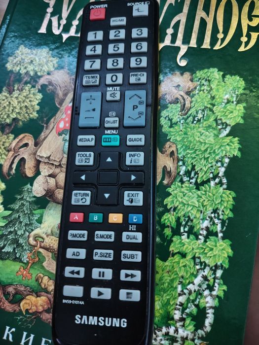 Телевизор Samsung с пультом оригинал.