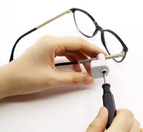 Surubelbita desfacatoare detasatoare alarme tag uri ochelari