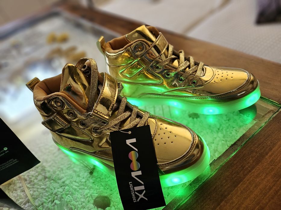 Нови актуални LED кецове/маратонки