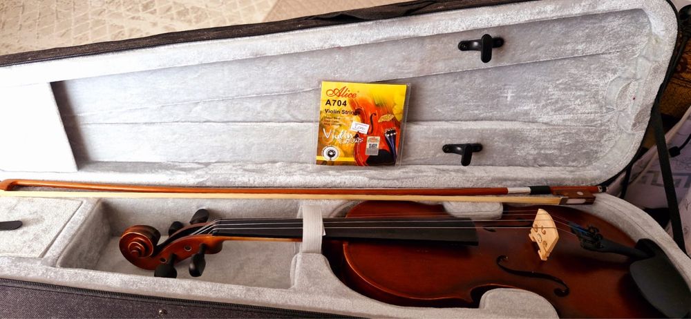 Продаю скрипку в очень хорошом состояни