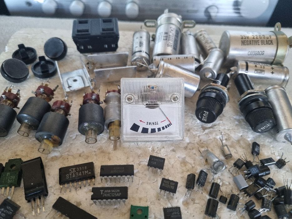 Pachet dif componente, Tranzistori mici, etc. Perfecta stare.