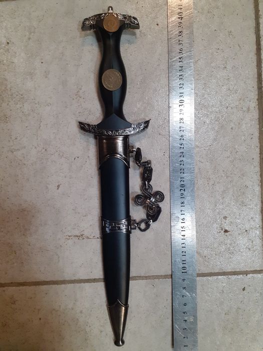 Красив кортик,кама,кинжал,нож