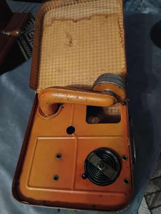 Superb patefon unicat,miniatură,de jucărie, fabricat în Germania.