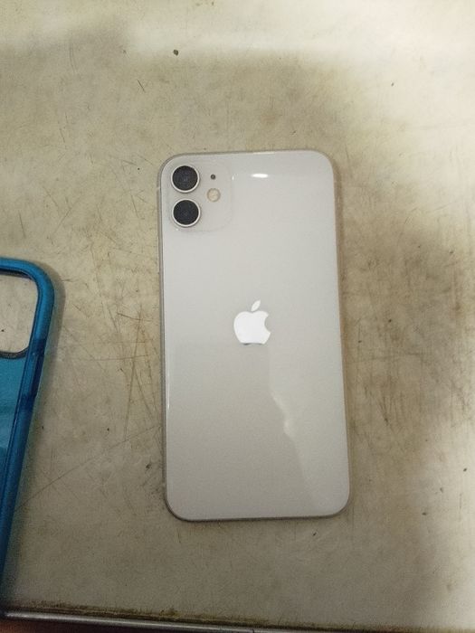 iPhone 11  в хорошем состоянии