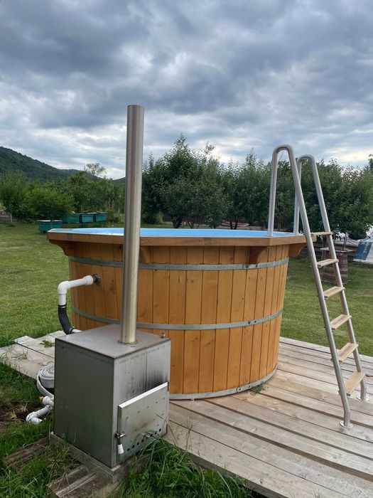 Vand ciubar nou din lemn si fibra+soba de inox pentru 10 persoane.