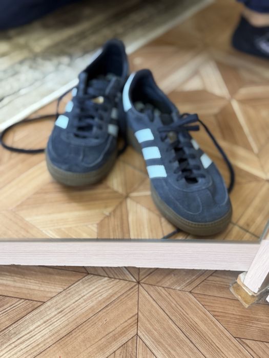 Продам детские кроссовки