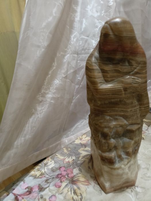 Статуя из оникса