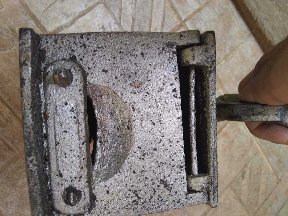 Стара ютия на въглища