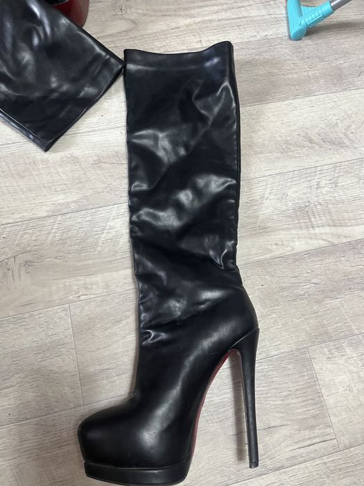 Сапоги на высоком каблуке