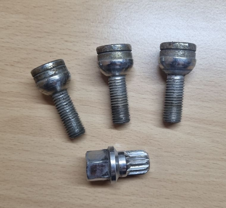 Болты-секретки M12×1,5