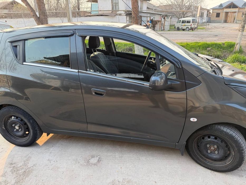 Sotiladi xolati yaxshi bir qol moshina