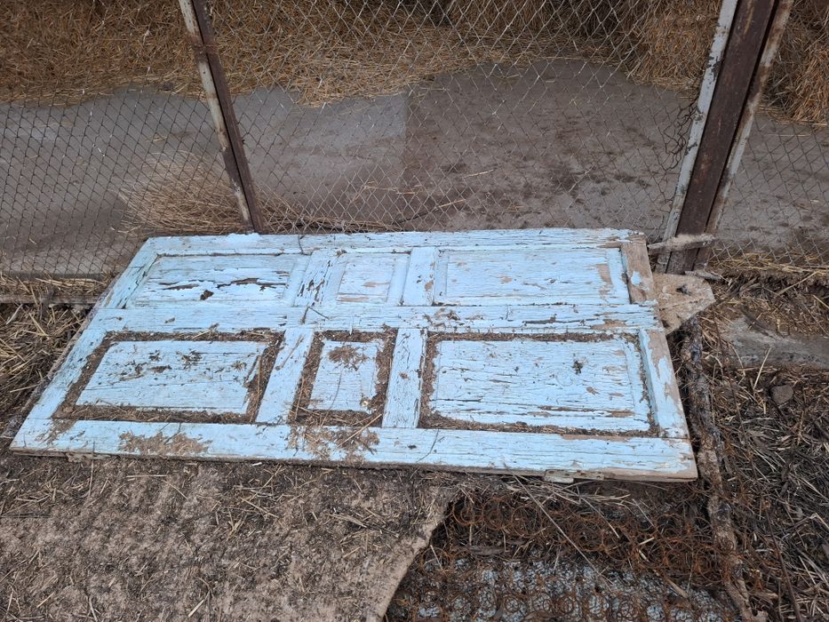 Rabochiy bu rom eshiklar sotiladi. (рабочий ром эшик бу сотиди