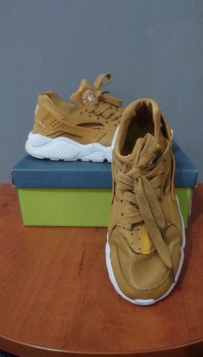 Дамски обувки и маратонки