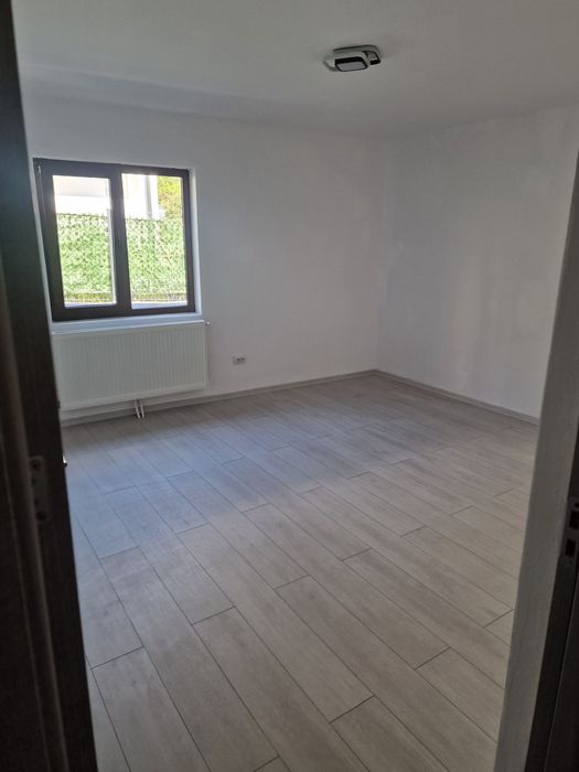 Casa noua la cheie, toate utilitățile, curte amenajata